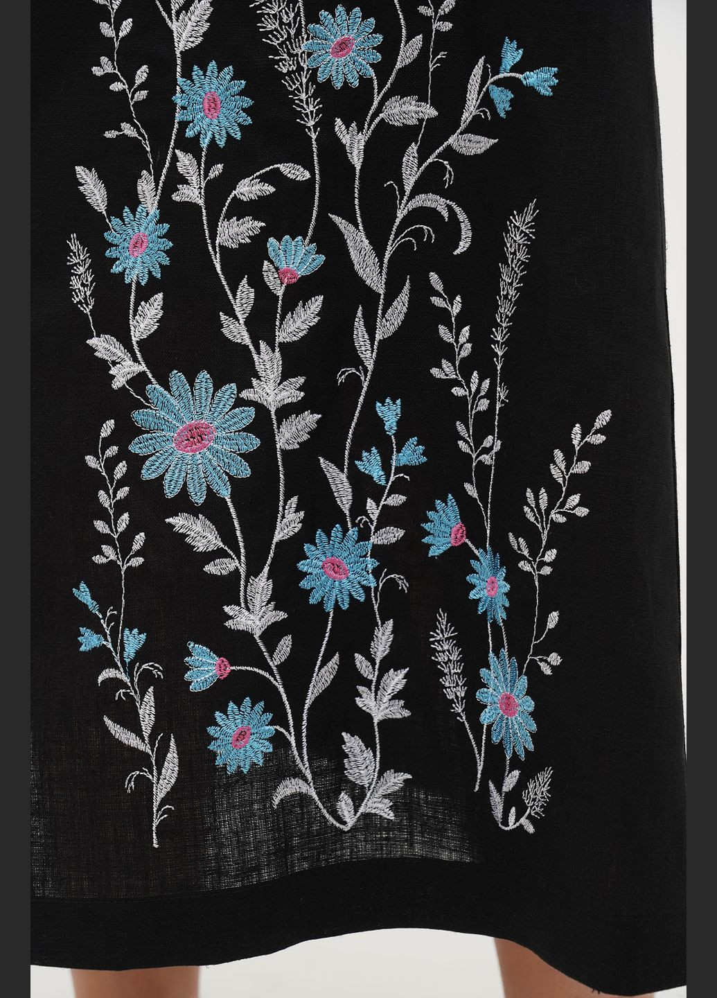 Черное льняное длинное вышитое платье с карманами нея, цветочная вышивка. зеленый, р.54, код 0415/54/1642 ГАЛЕРЕЯ ЛЬОНУ