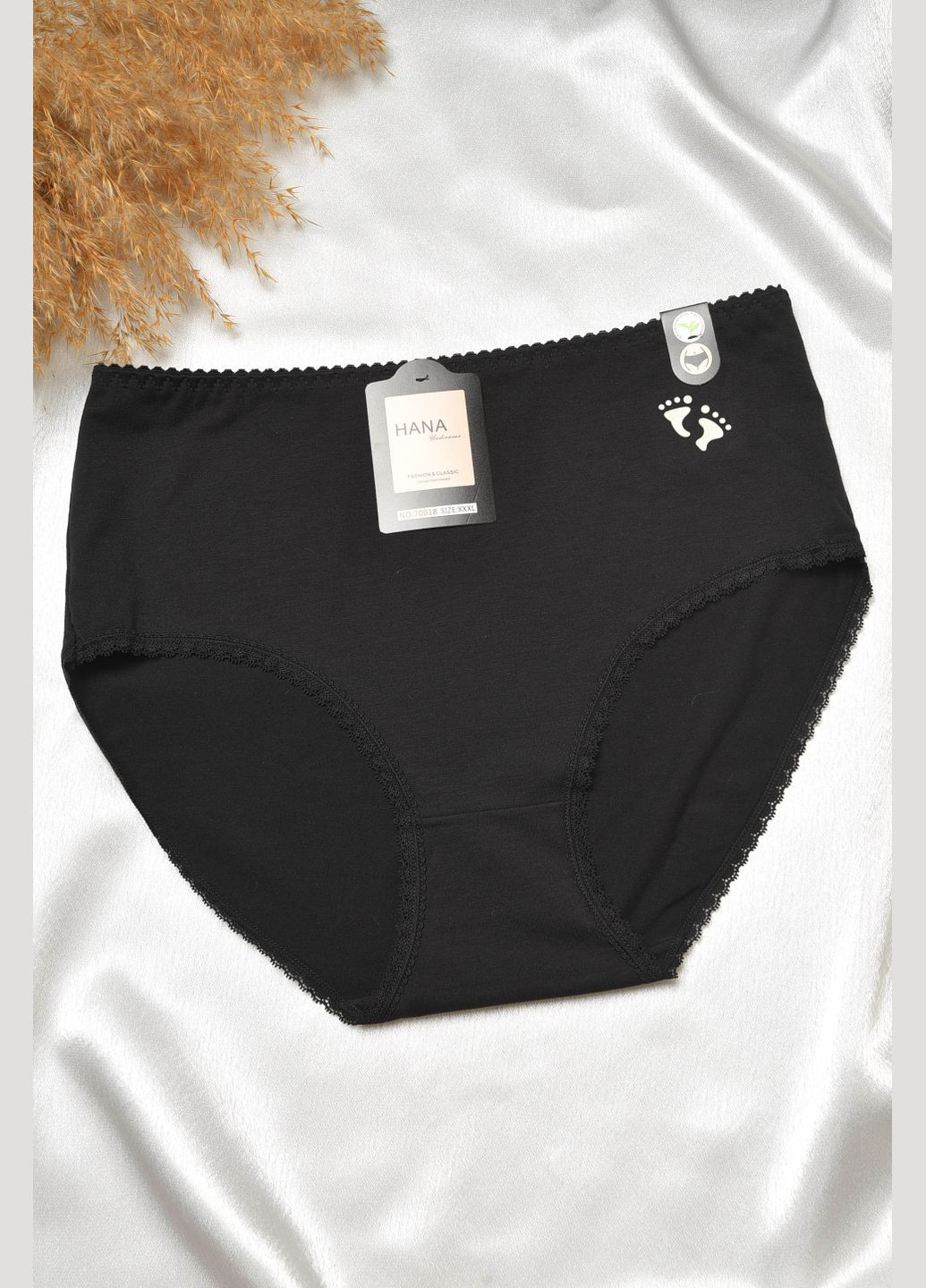 Трусы женские полубатальные черного цвета с рисунком Let's Shop (302859278)