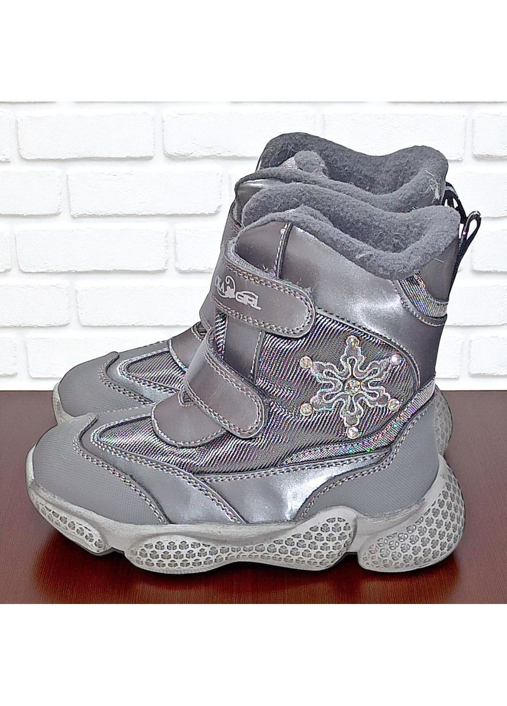 Зимові дутики на овчині сноубутси зимові черевики на липучках для дівчинки Казка L&D (365578831)