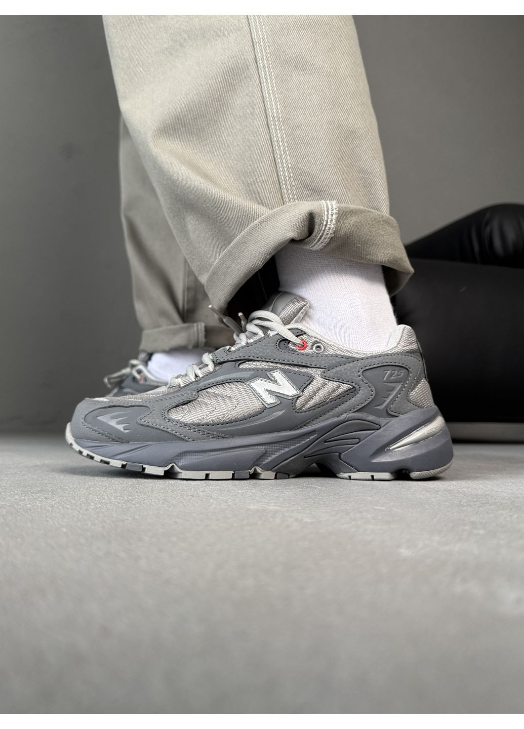 КРОССОВКИ ЖЕНСКИЕ NEW BALANCE 725 GREY / BLACK НЬЮ БЕЛАНС 725 No Brand серые демисезоны (369392314)