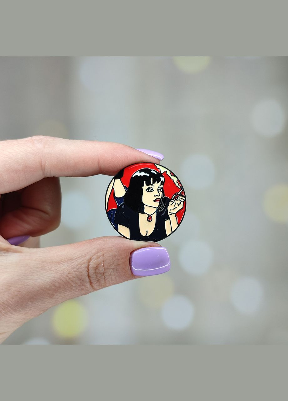 Металлический значок, пин "Мия Уоллес. Ума Турман. Криминальное чтиво" SureGeek (315016419)