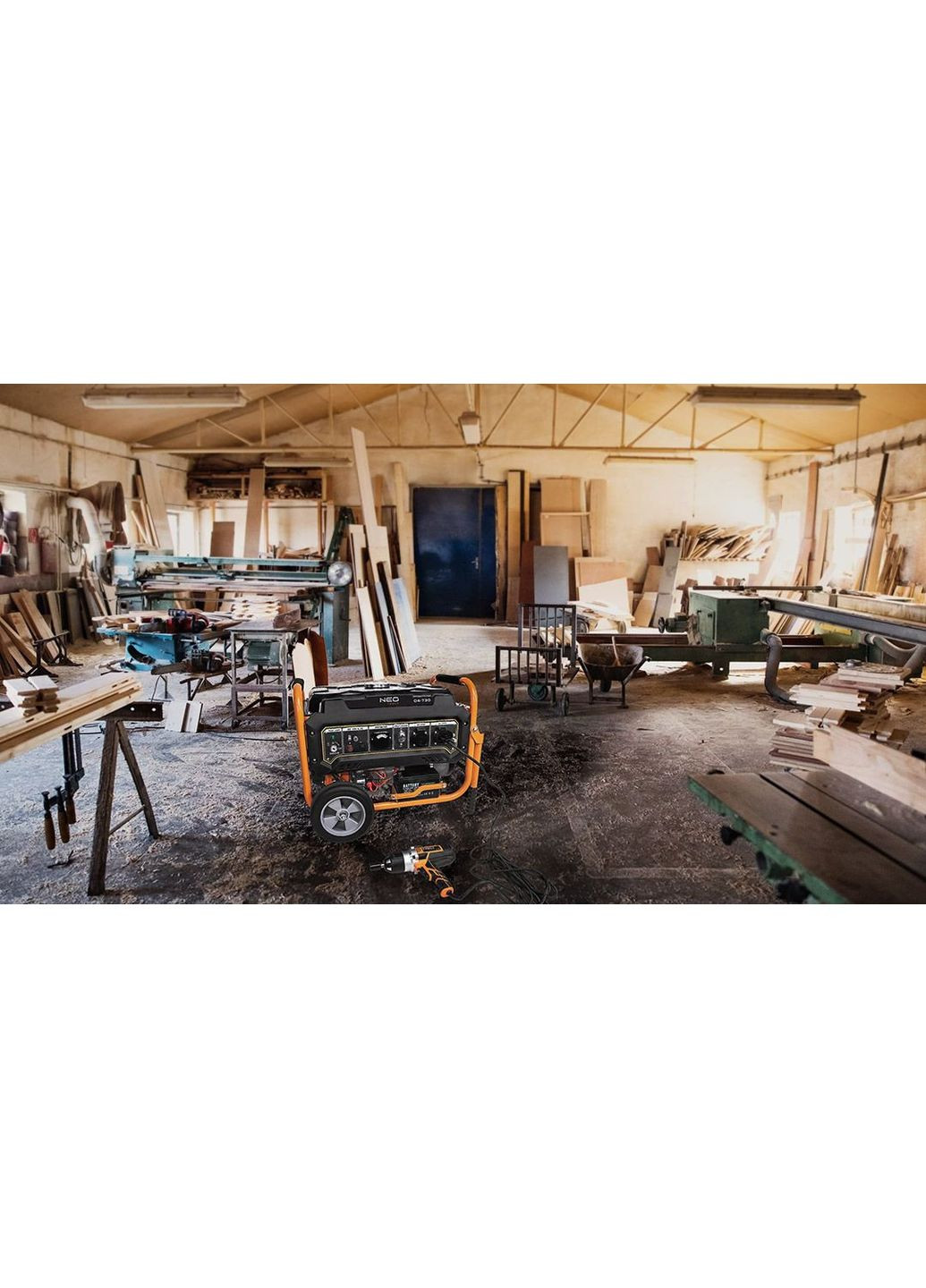 Генератор бензиновий 230В (1 фаза), 2.8/3кВт, електростартер, AVR, 45кг + Портативний зарядний пристрій сонячна панель 90-140 Neo Tools (364874190)