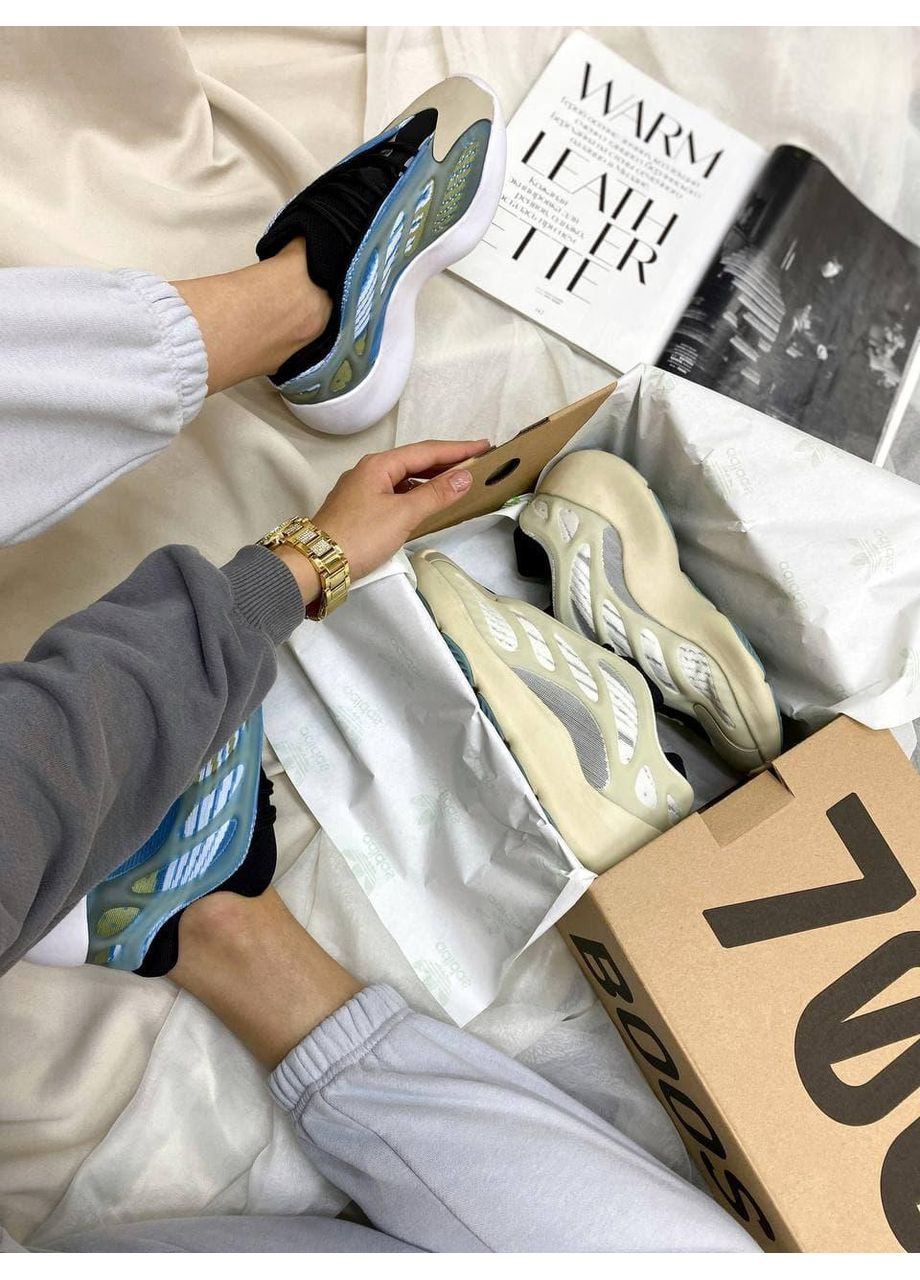 Білі Осінні кросівки чоловічі adidas yeezy boost 700 v3 azael 2 адідас ізі буст No Brand