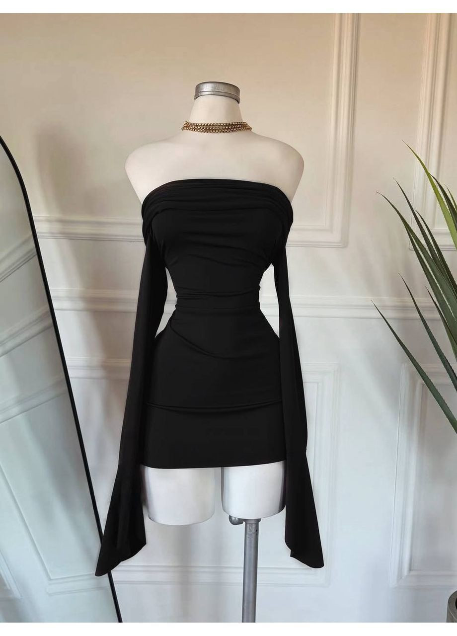 Черное повседневный, вечернее, кэжуал женское платье с открытыми плечами No Brand однотонное