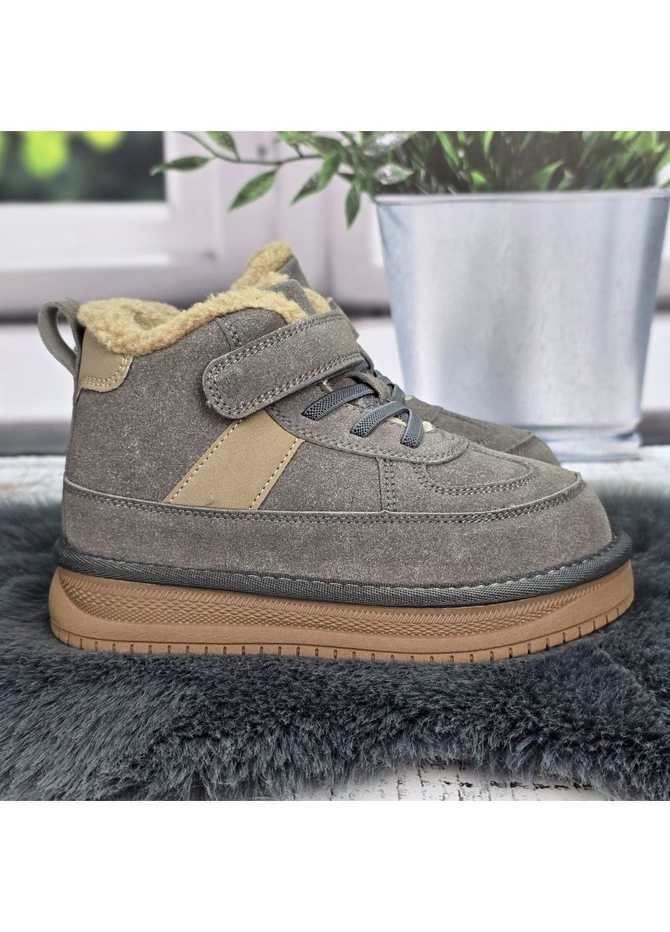 Серые повседневные зимние ботинки угги детские для девочки серые замшевые на овчине Bessky