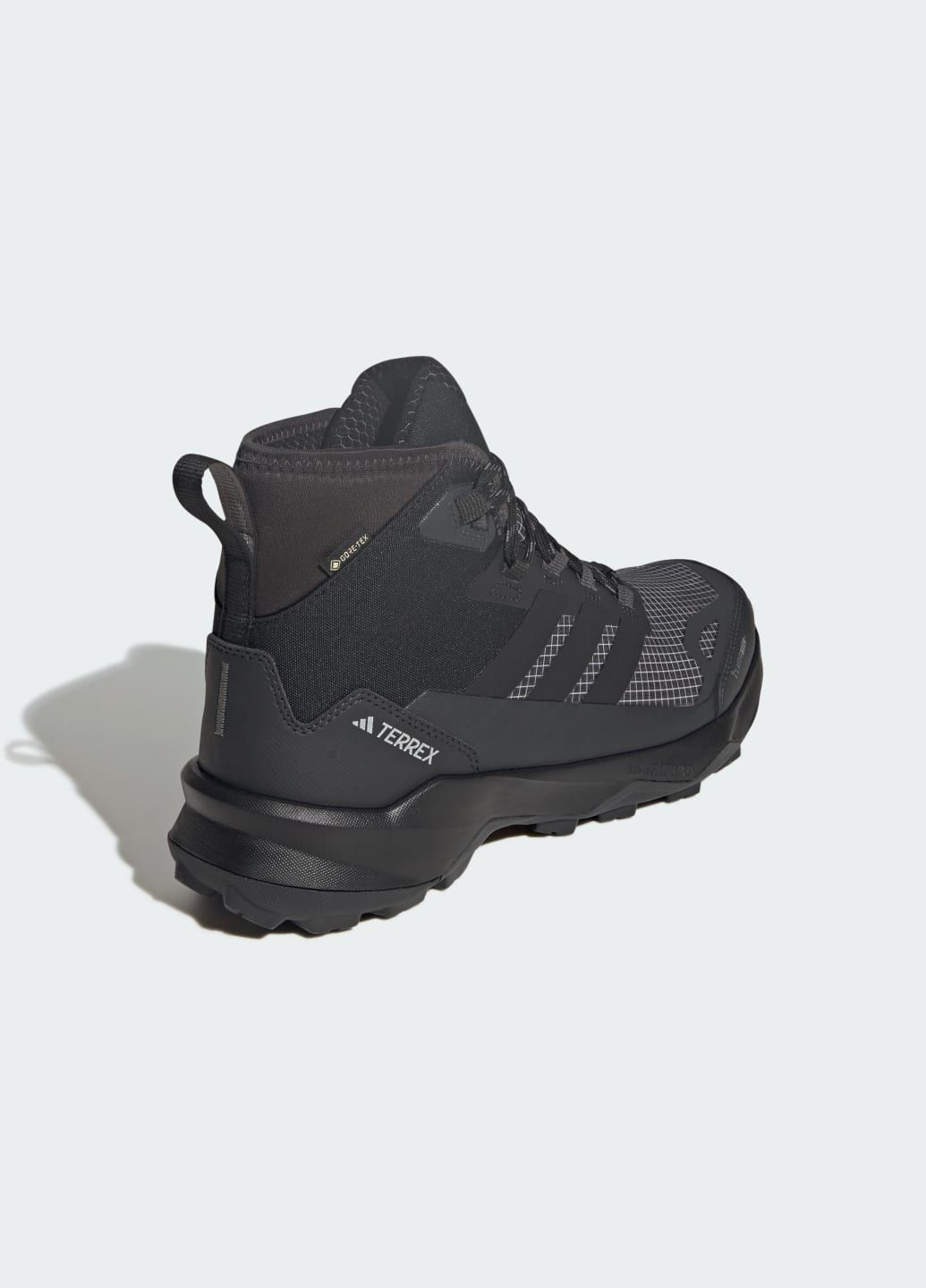 Чорні Літні туристичні черевики terrex skychaser ax5 mid gore-tex climawarm+ adidas