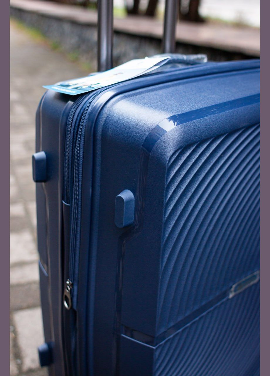 Чемодан пластиковый полипропилен 100% большой L, цвет черный Ormi 8802 (324423751)