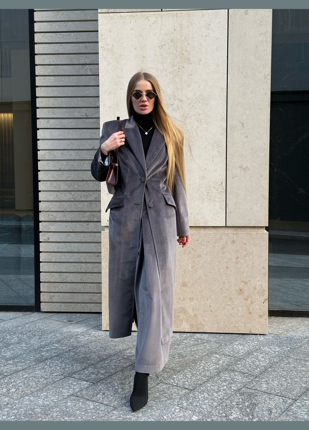 Серое Пальто Velvet серое однобортное ALNEST