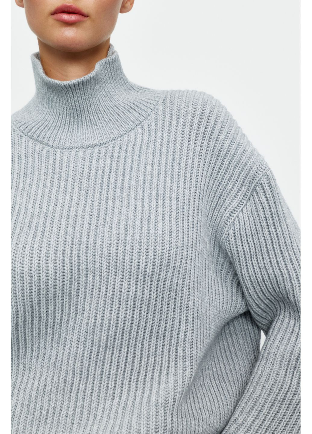 Серый демисезонный светр с высокой горловиной серый 2108 Papaya