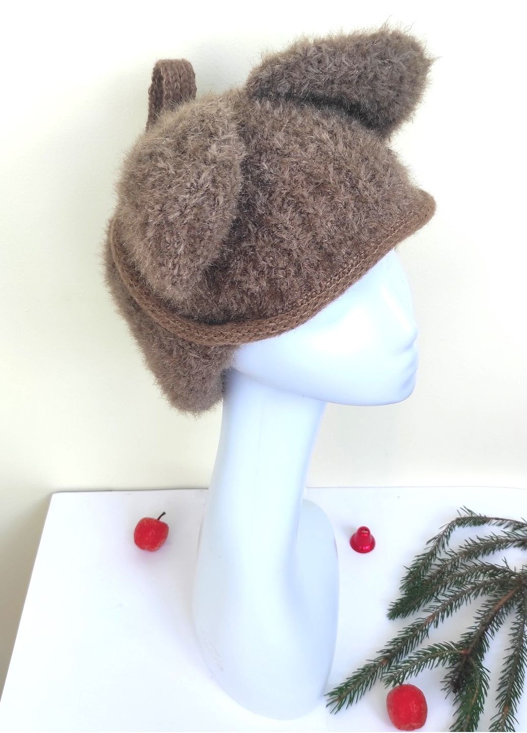 Зимова В'язана Жіноча Шапка Вушками Коричнева Теплий та Стильний Капор на Зав’язках No Brand зимова шапка з вушками (357225904)