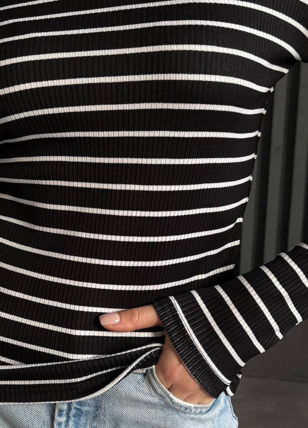 Базовый повседневный приталенный лонгслив в рубчик с узором и длинными рукавами. Tik-Tak (340334393)