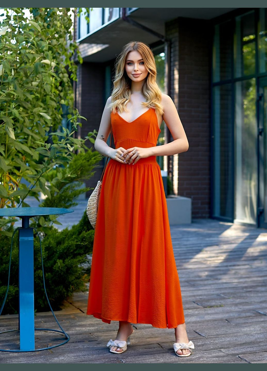 Оранжевое летнее платье на бретельках с разрезом на ноге оранжевое You Best