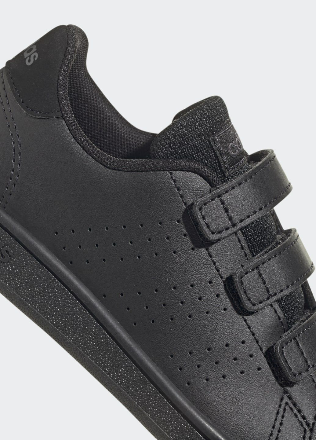 Черные всесезонные кроссовки advantage court lifestyle adidas