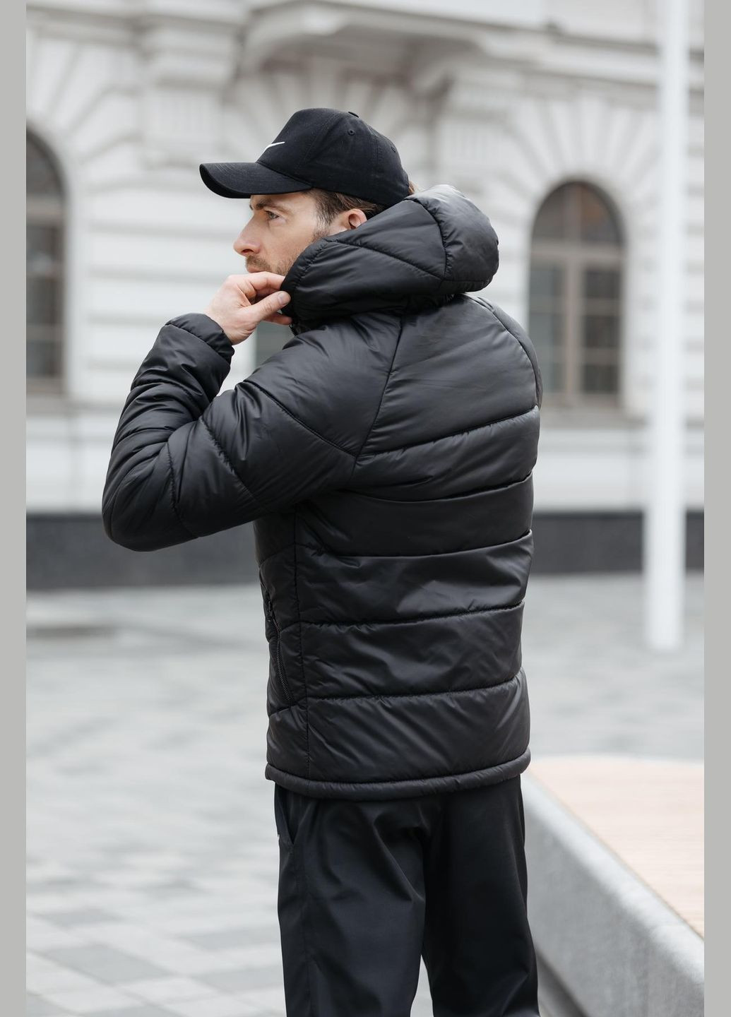 Черная демисезонная куртка мужская motion черная No Brand