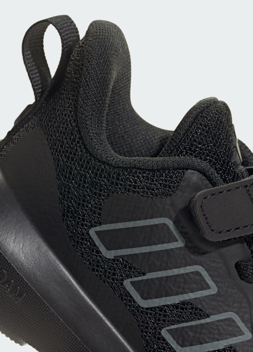 Чорні всесезонні кросівки fortarun 2.0 kids adidas