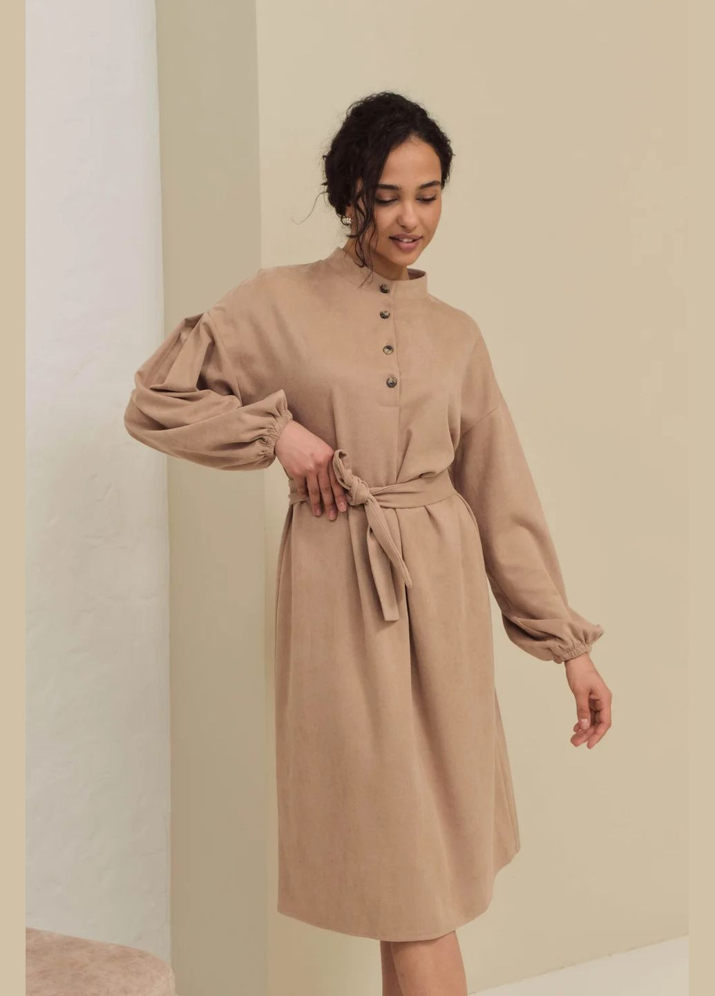 Бежевое деловое, повседневный, кэжуал платье Seventeen