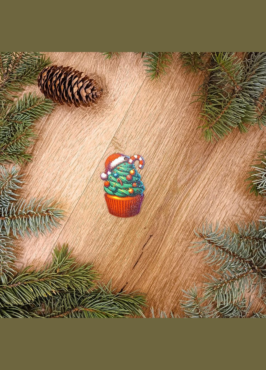 Дерев'яна еко-іграшка з гачками на ялинку Кекс (DN-738) Luxyart (308359716)