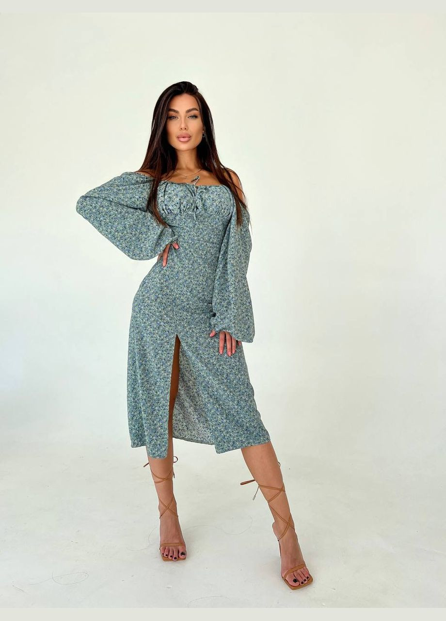 Оливкова шикарна яскрава демісезонна сукня із софту з квітковим принтом, легка сукня з відкритим декольте та з розрізом від стегна No Brand