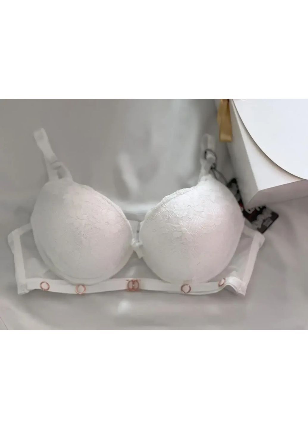 Белый бюстгальтер - с косточками, кружевом и украшением Biweier с косточками