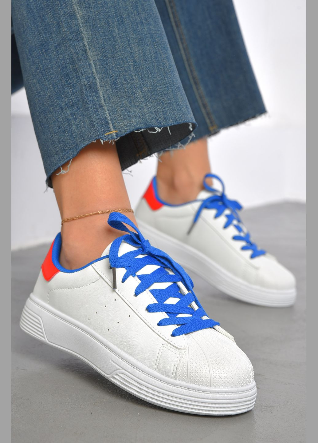 Кросівки жіночі білого кольору на шнурівці Let's Shop білі демісезони (301196698)