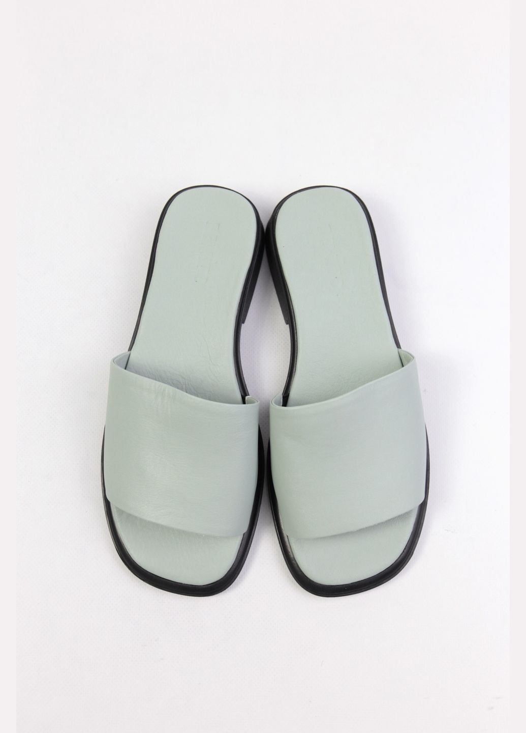 Мятные шлепанци Benito