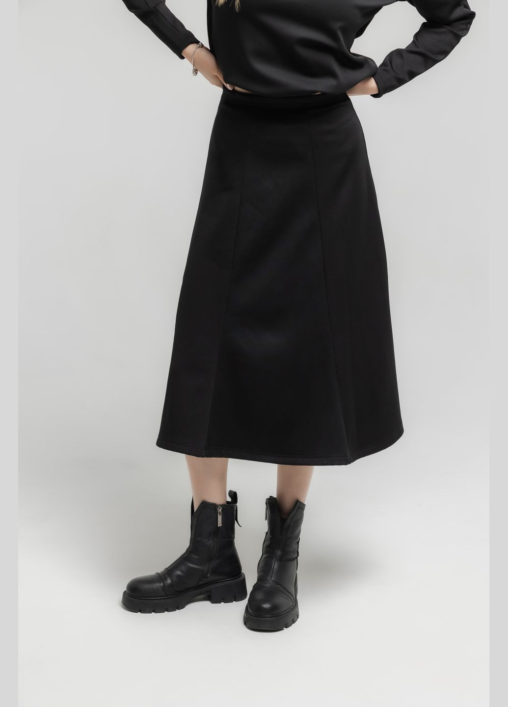 Черная офисная, повседневная, кэжуал однотонная теплая юбка в рубчик No Brand годе, а-силуэта (трапеция)