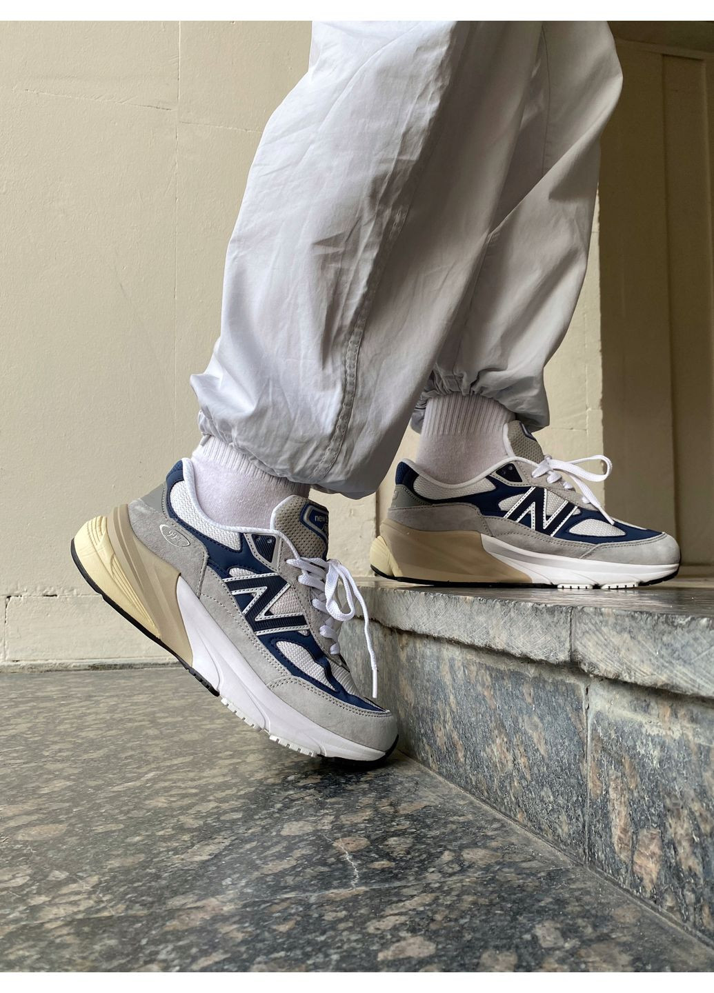 Сірі Осінні кросівки чоловічі new balance 990 v6 grey / navy нью беланс 990 v6 No Brand