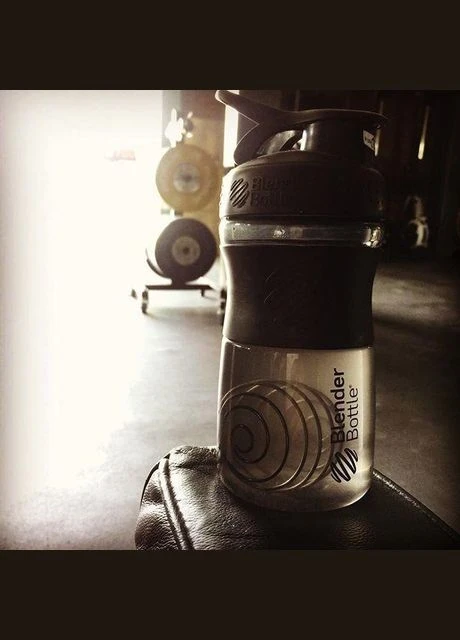 Спортивный шейкер (бутылка) BlenderBottle SportMixer Flip 20oz/590ml Black (A-011894) Blender Bottle (308460333)