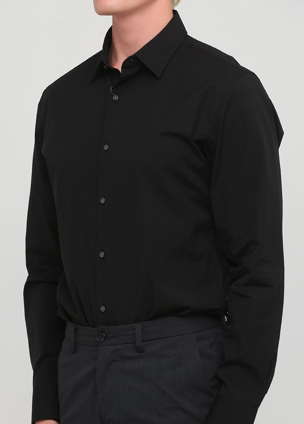 Черная рубашка Uniqlo