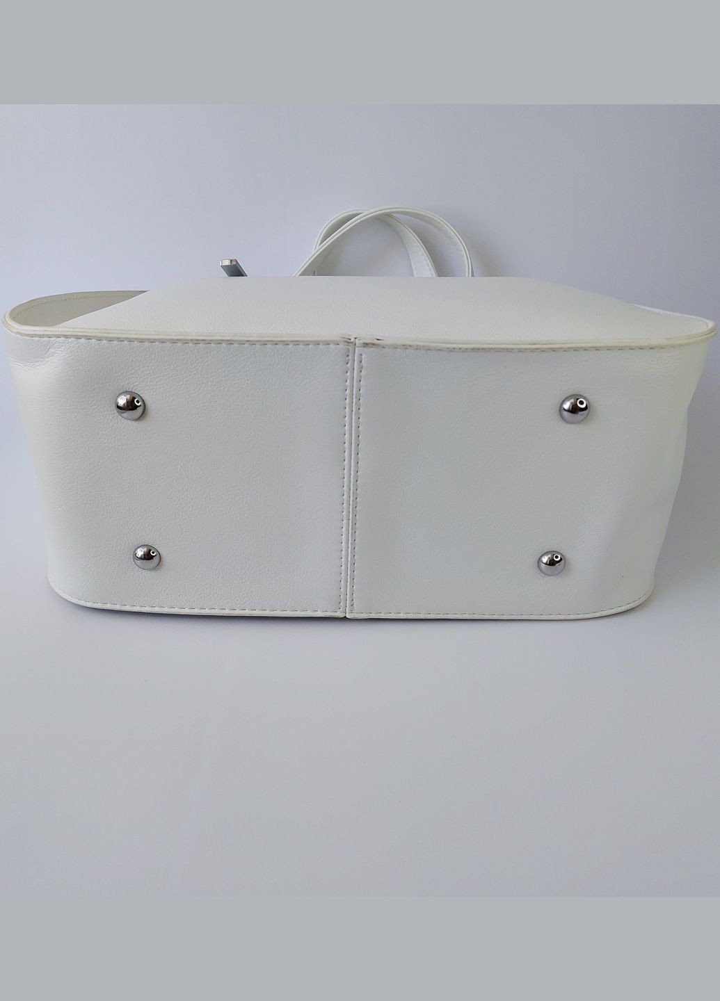 Сумка женская с двумя короткими ручками и ремешком на два отделения белого цвета Karlos Marconi (335821295)