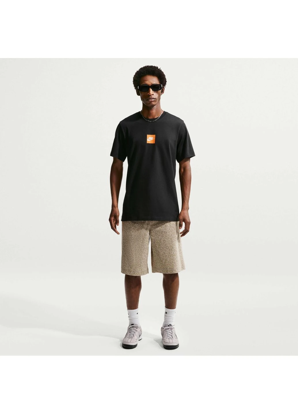 Бежева футболка u nsw tee std jdi Nike