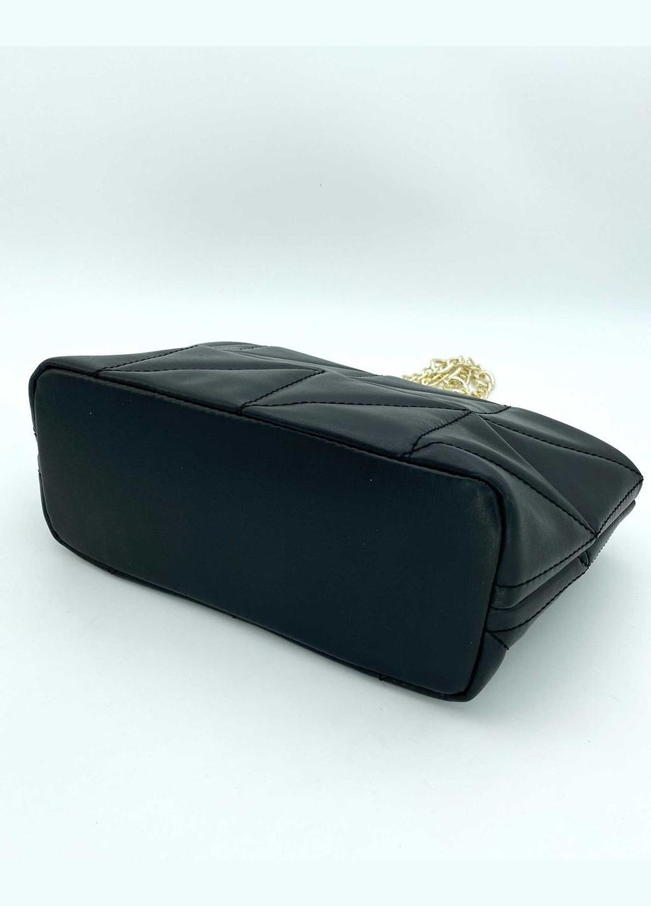 Жіноча стьобана сумка на плече з 2 ручками «Холі» чорна екошкіра WeLassie (372645527)