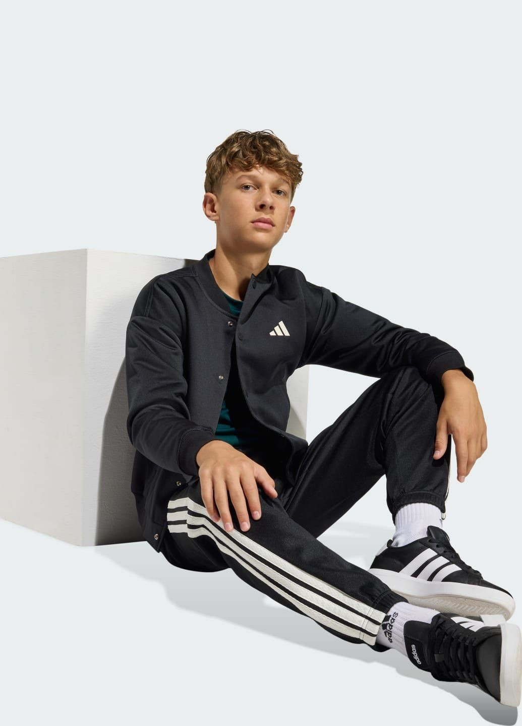 Черные спортивные демисезонные брюки adidas