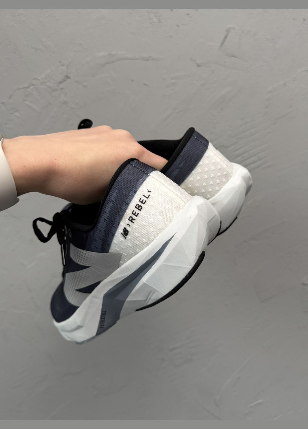 Синие демисезонные кроссовки мужские new balance fuelcell rebel v4 graphite grey white | нью беланс фьюлцел ребел синие No Brand