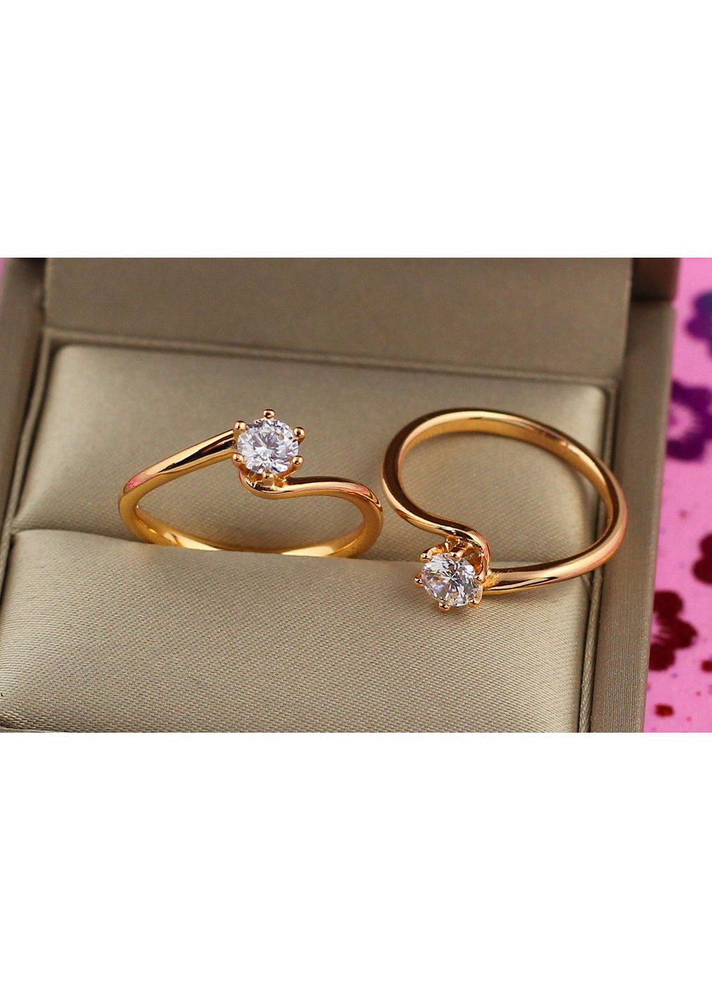 Кольцо тонкое изогнутые бока с камнем р 19 золотистое love-shopping Xuping Jewelry (387394472)