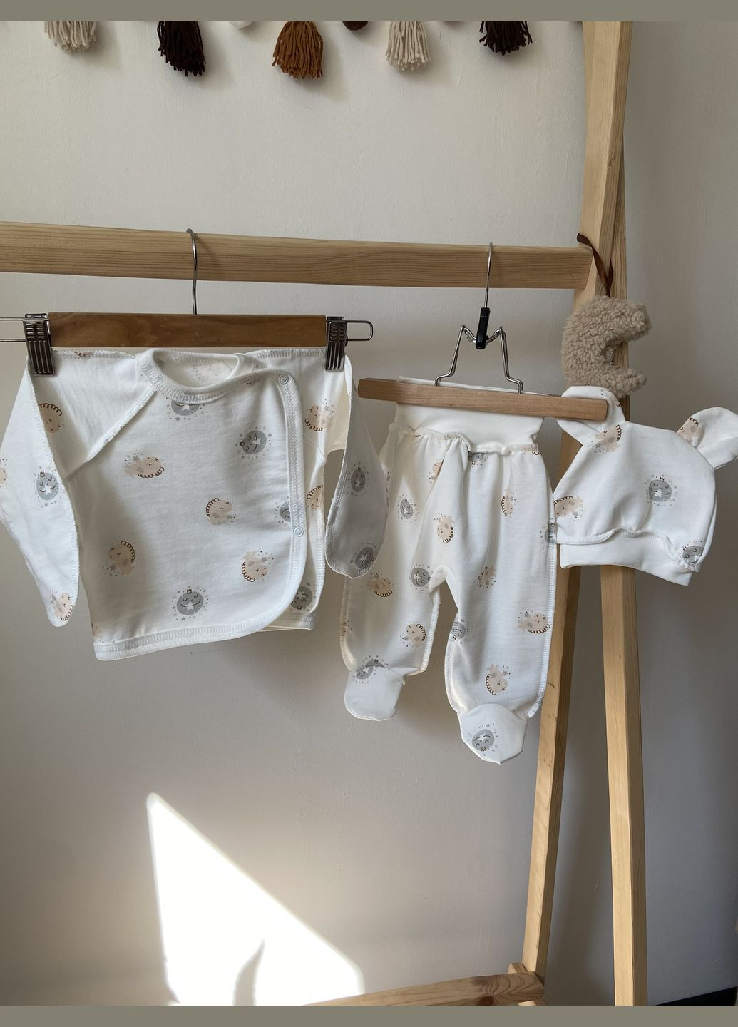 Молочний демісезонний набір сорочка, повзунята та шапочка для новонароджених футер No Brand Комплект трійка