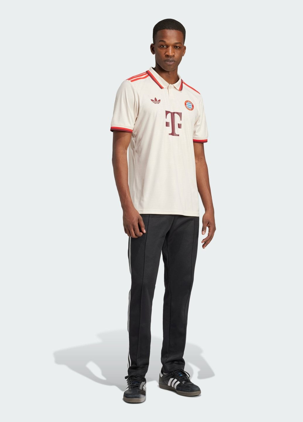 Бежевый демисезонный спортивный лонгслив adidas с логотипом