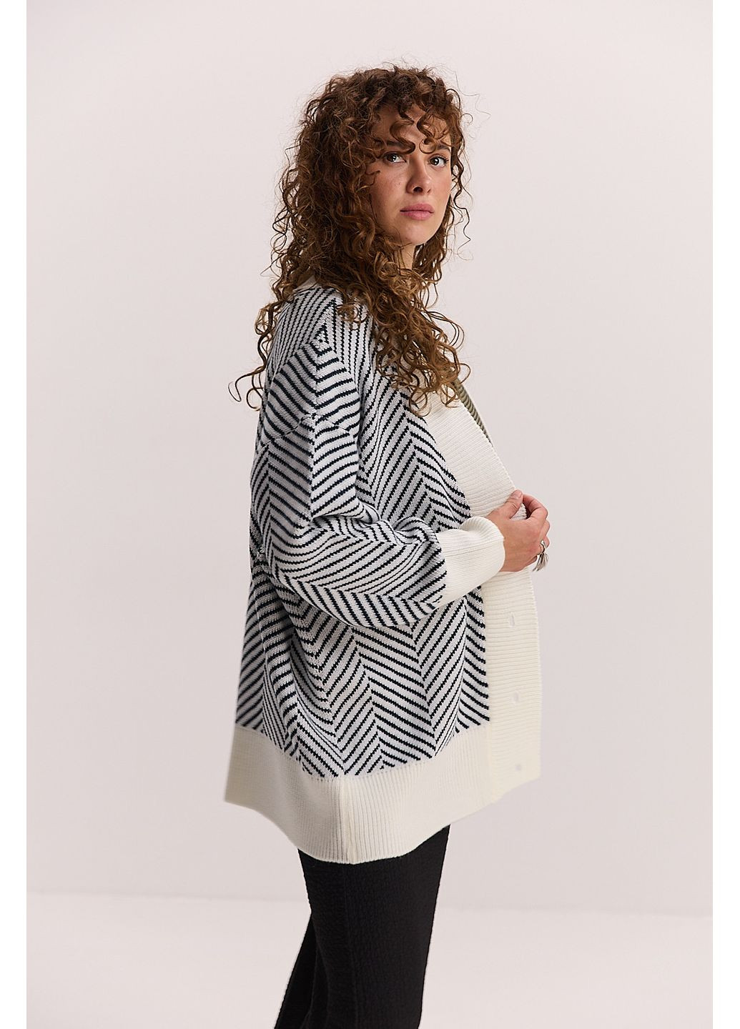 Жіночий кардиган oversize молочний з синім візерунком ялинка Arjen (353306034)