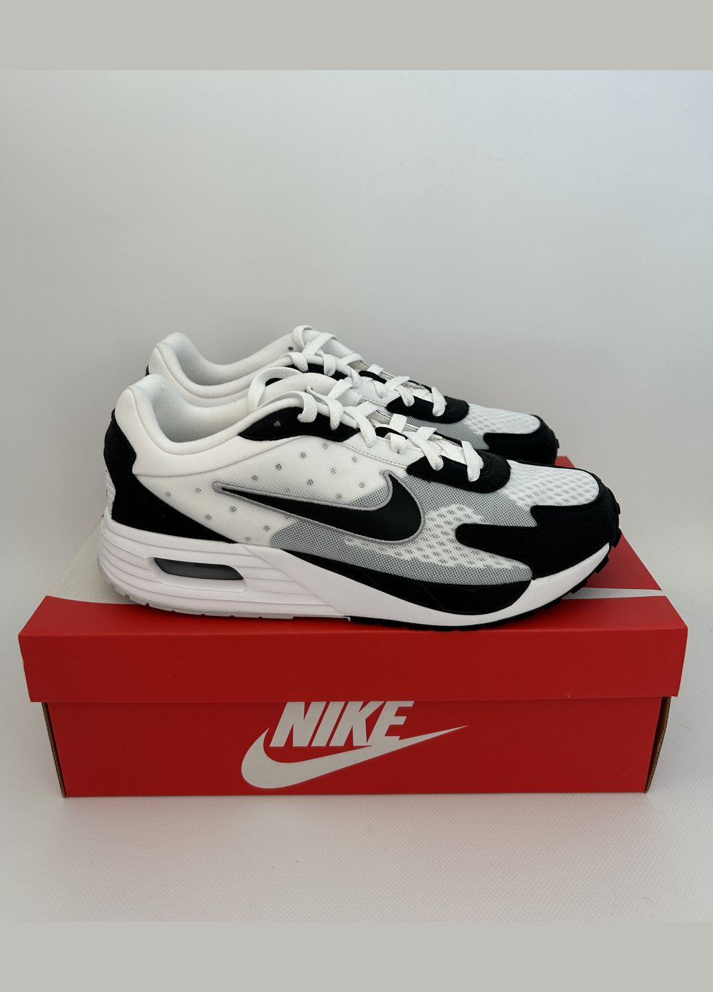 Белые демисезонные кроссовки air max solo Nike