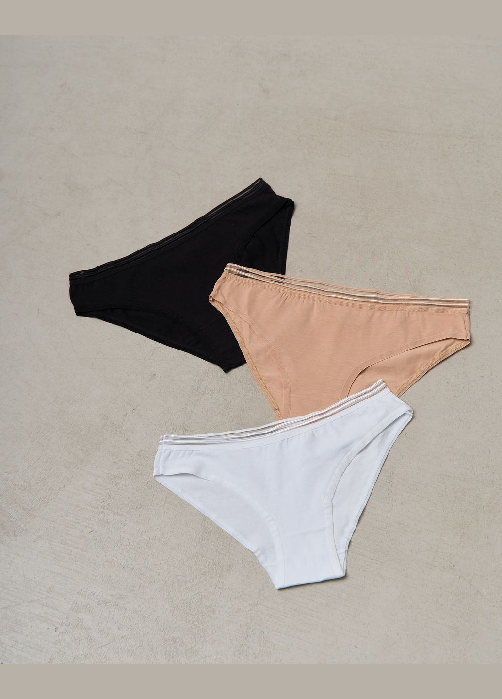 Однотонні жіночі трусики 5 шт. Nicoletta (322126851)