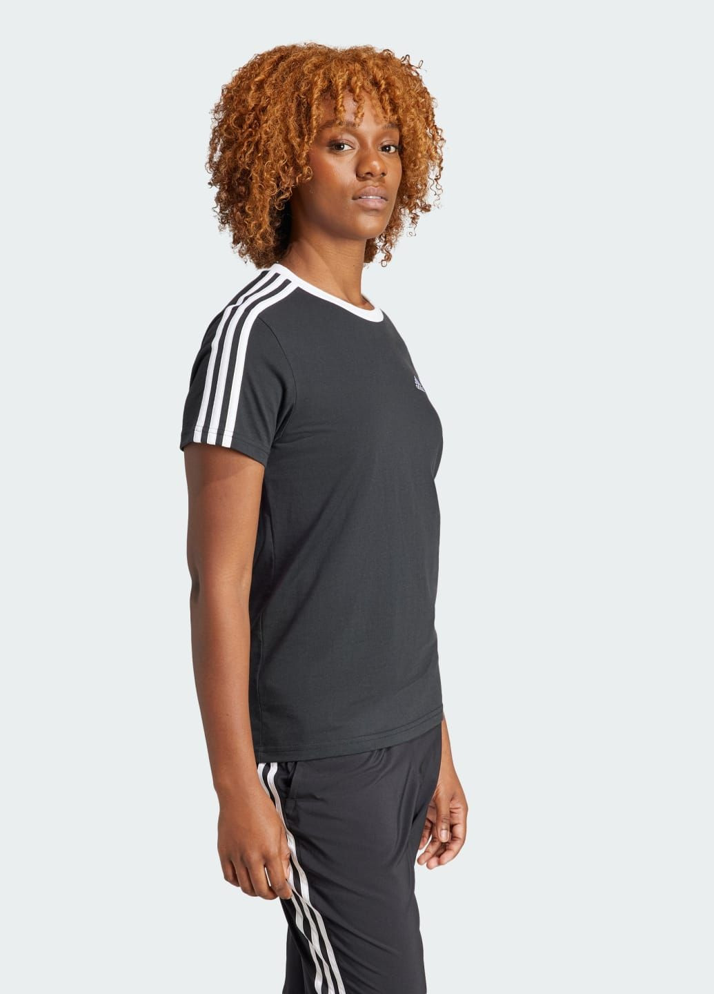 Чорна всесезон футболка essentials 3-stripes adidas