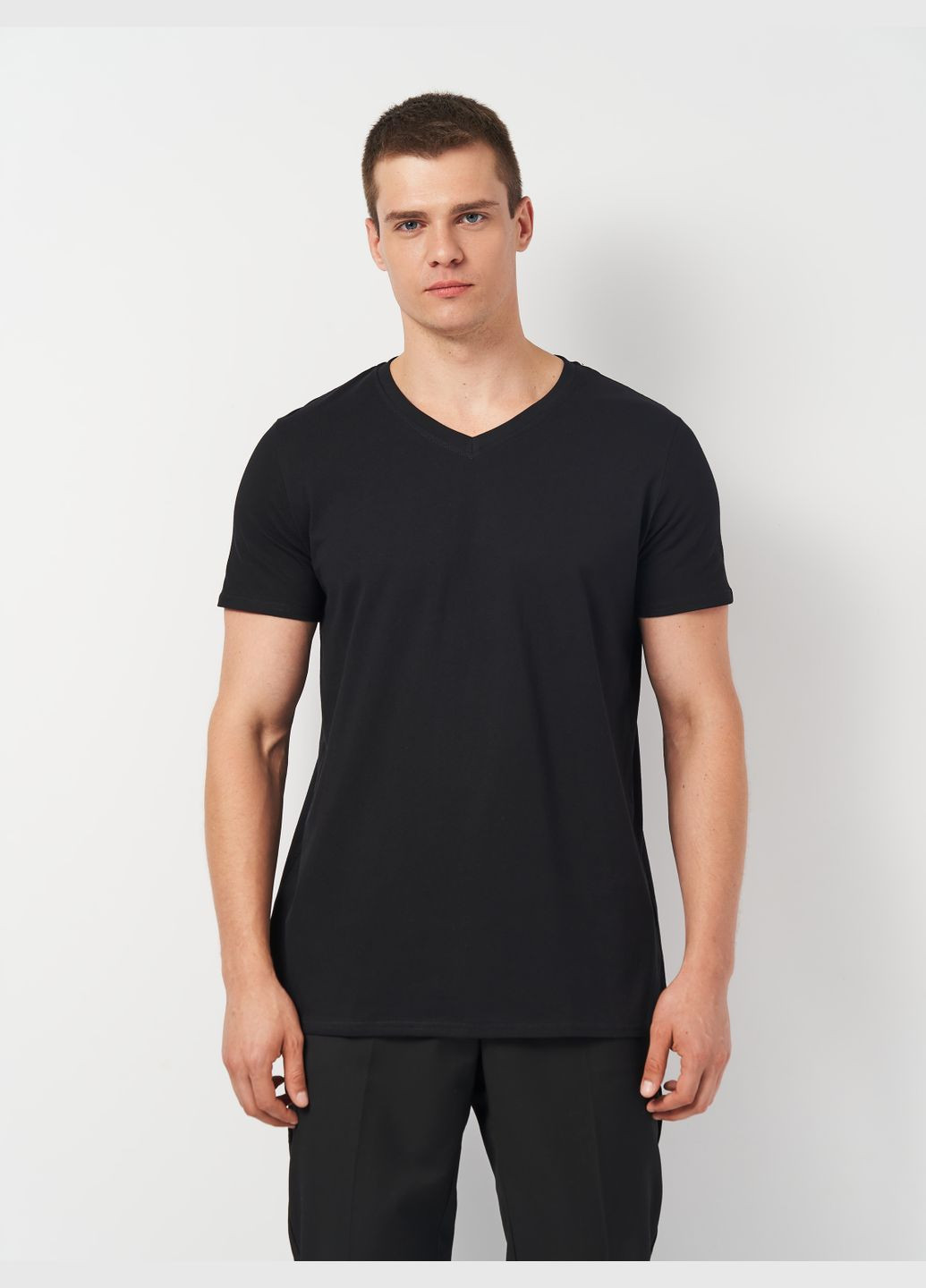 Черная футболка мужская с v-образным вырезом с коротким рукавом Роза