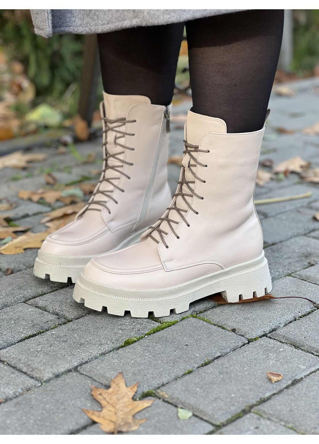 Зимние женские зимние бежевые ботинки. Madiro