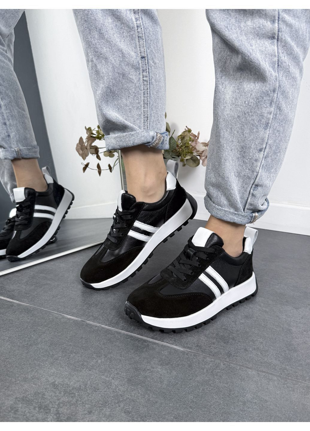 Жіночі шкіряні кросівки чорного кольору з чорними замшевими та боковими білими шкіряними вставками (відшив 3 дні) Paradize чорні демісезони (371763631)