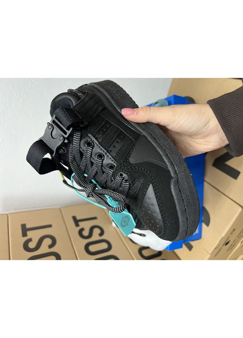 Черные всесезонные кроссовки forum bad bunny black adidas