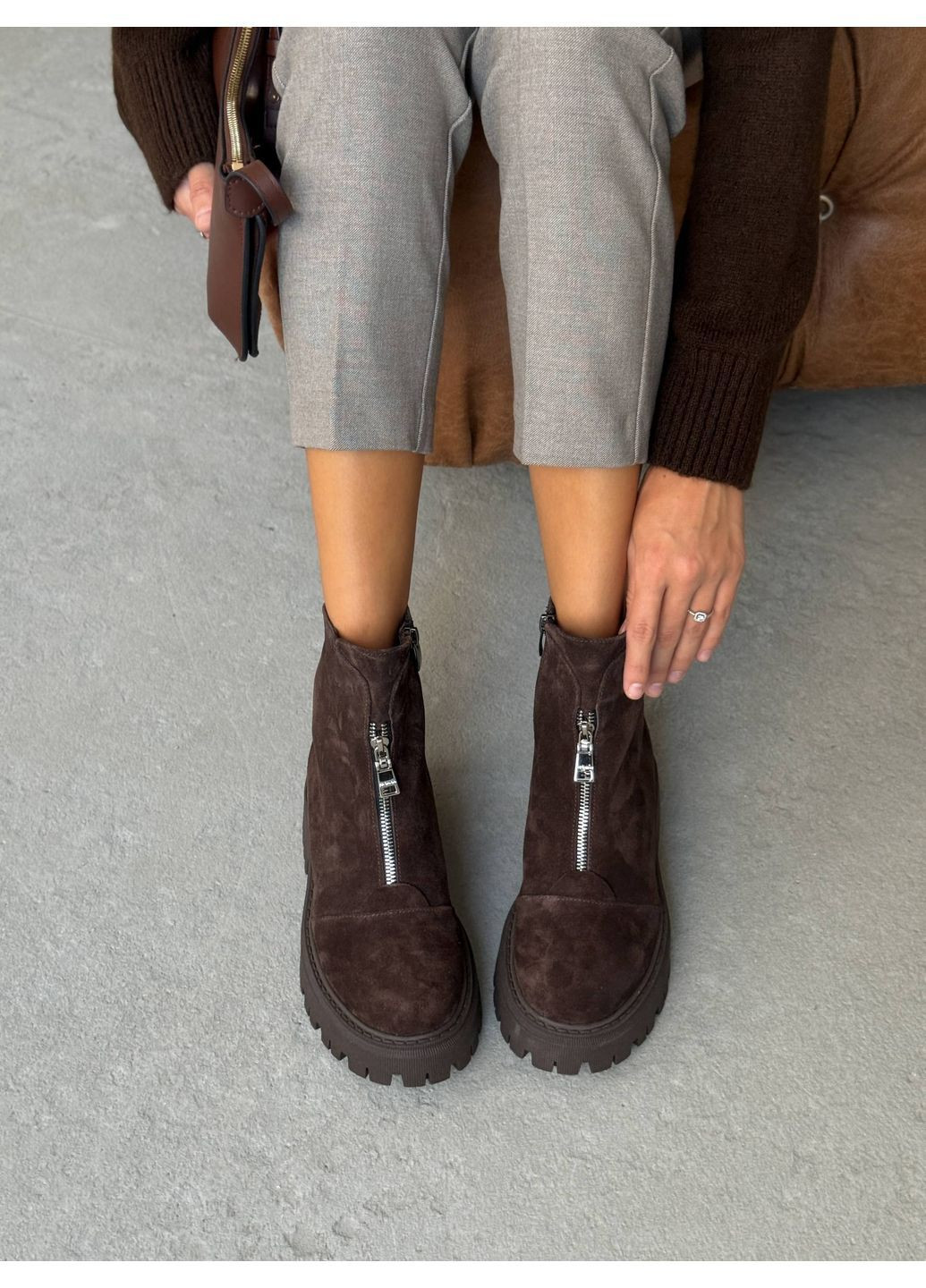 демисезонные ботинки nikart из натуральной замши – шоколад No Brand