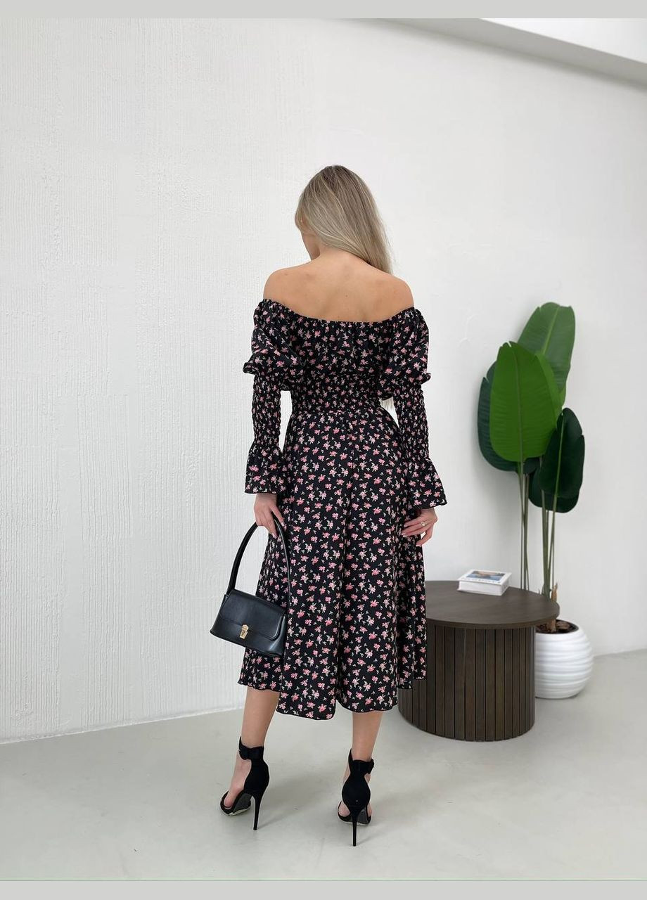 Черное легкое платье меди в цвет черного цвета 32148 клеш No Brand с цветочным принтом