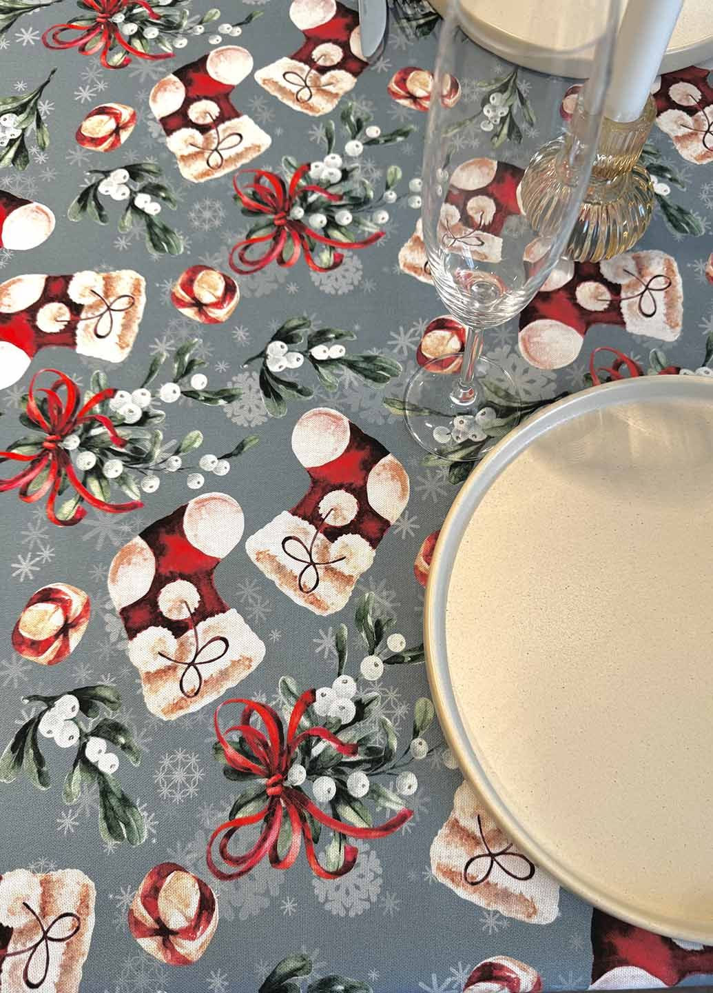 Скатертина з тефлоновим покриттям "Різдвяний чобіток" 2.2м х 1.8м Homedec - (312339926)