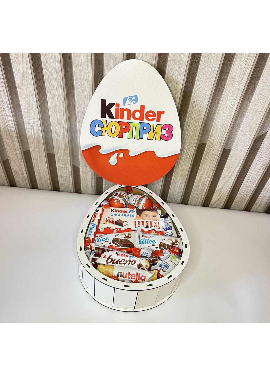 Подарочный бокс в деревянной коробке в форме яйца Kinder с сладостями Kinder No Brand (355801998)