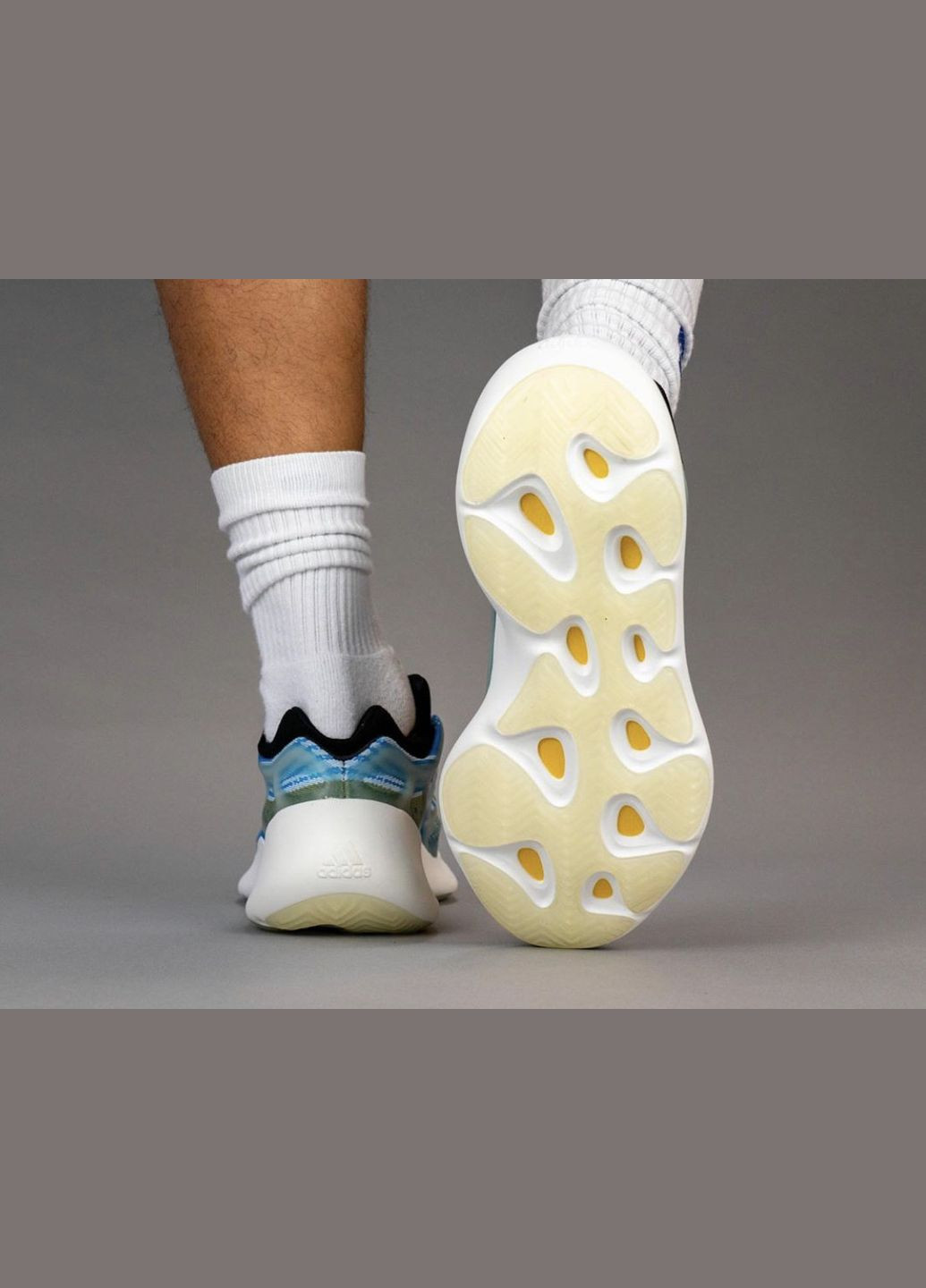 Цветные кроссовки yeezy 700 v3 arzareth - g54850 39 No Brand